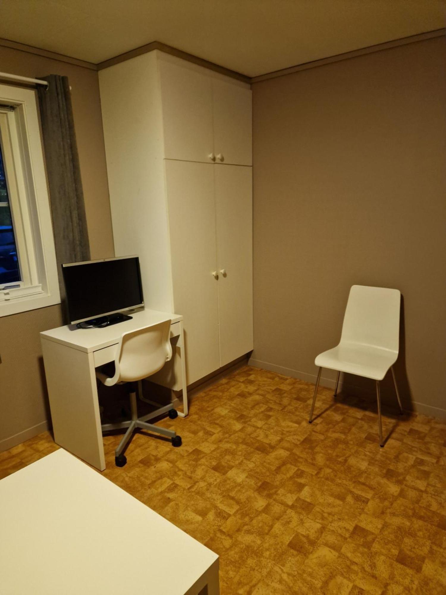 Rom Sentralt I Sogndal Hostel Buitenkant foto