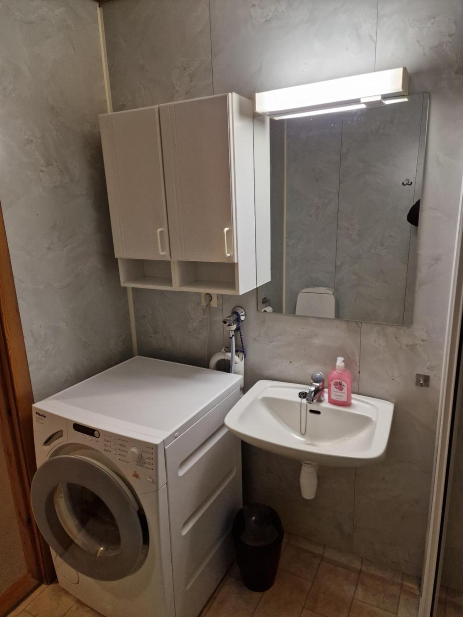 Rom Sentralt I Sogndal Hostel Buitenkant foto