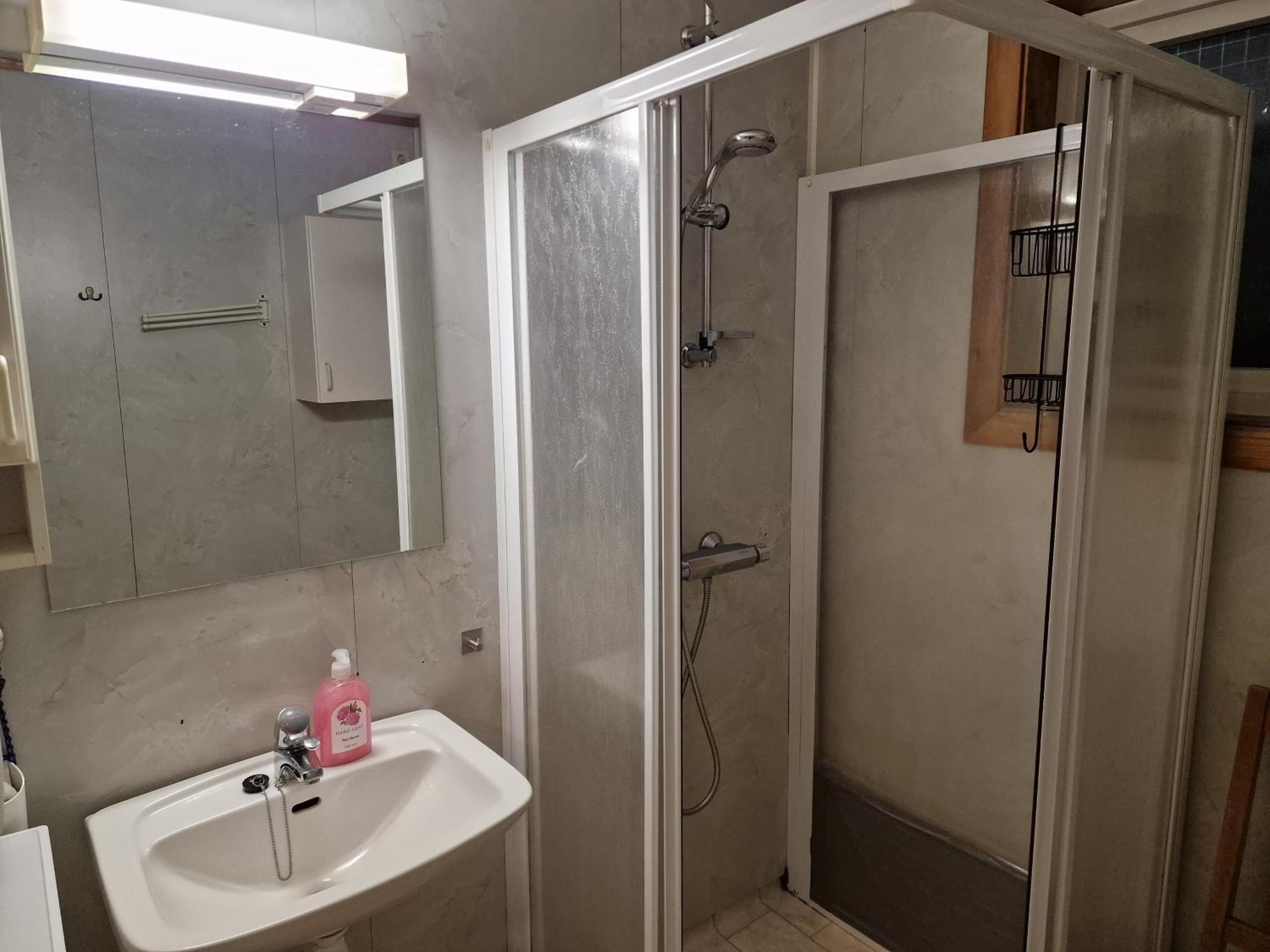 Rom Sentralt I Sogndal Hostel Buitenkant foto
