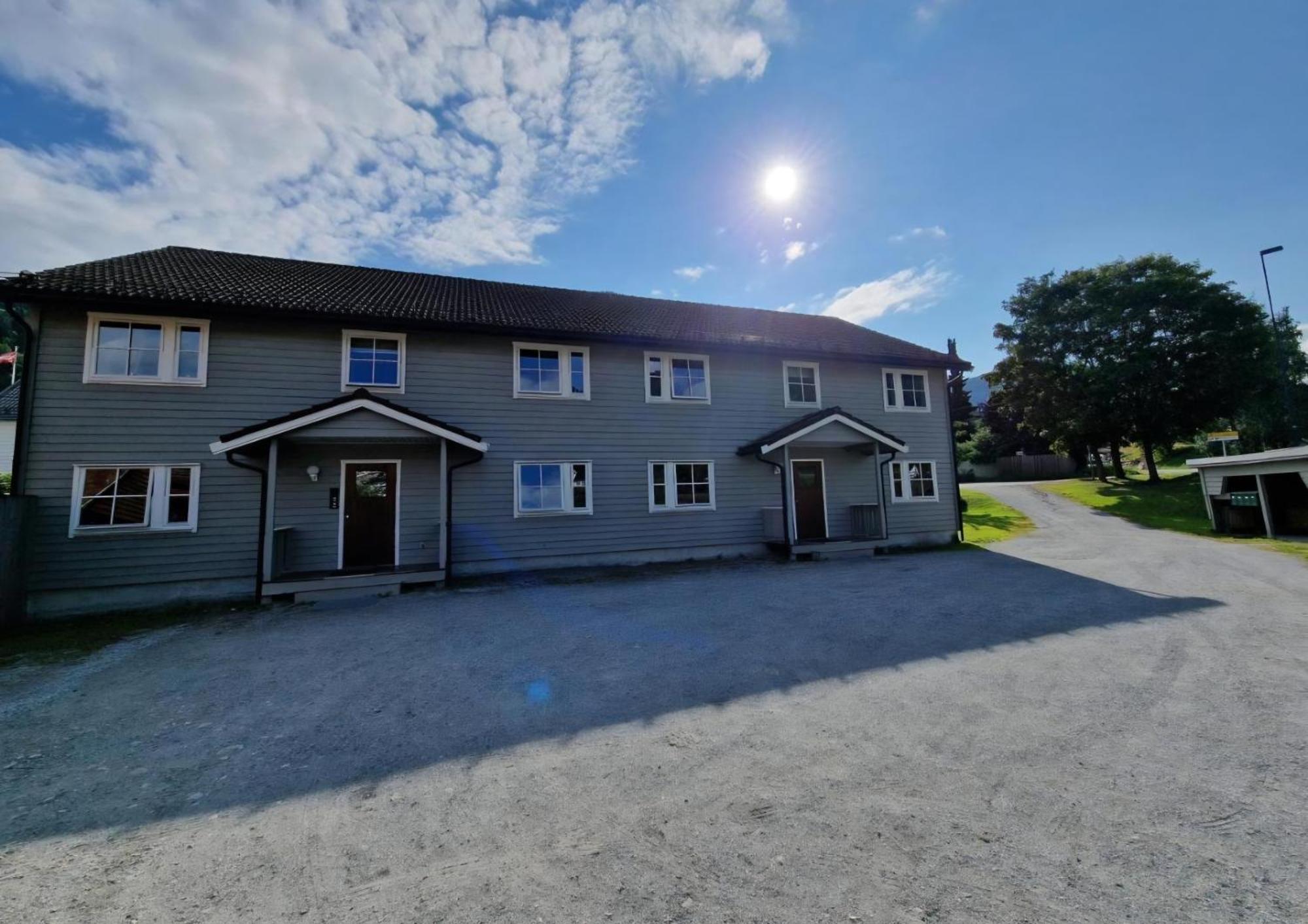 Rom Sentralt I Sogndal Hostel Buitenkant foto