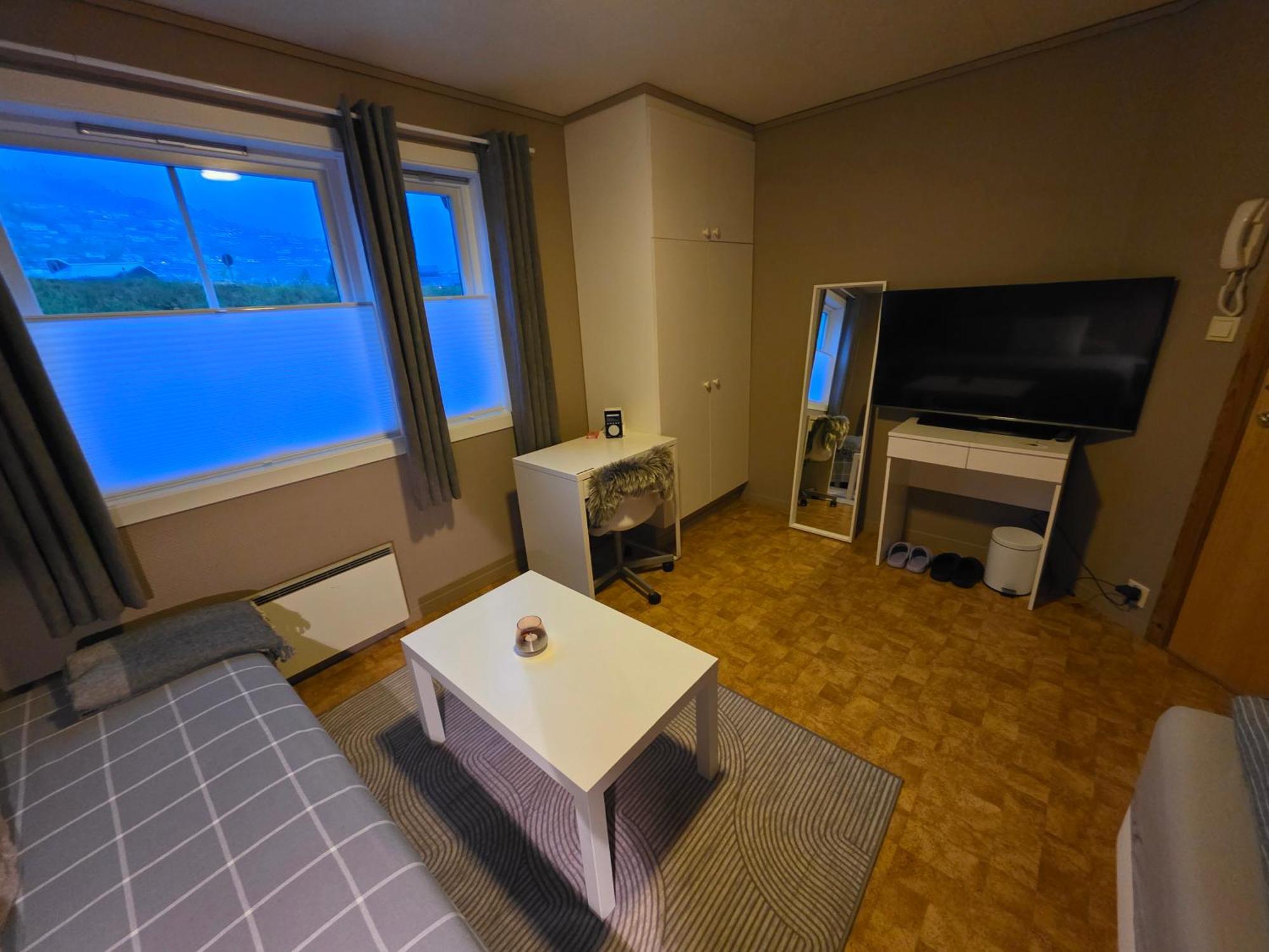 Rom Sentralt I Sogndal Hostel Buitenkant foto